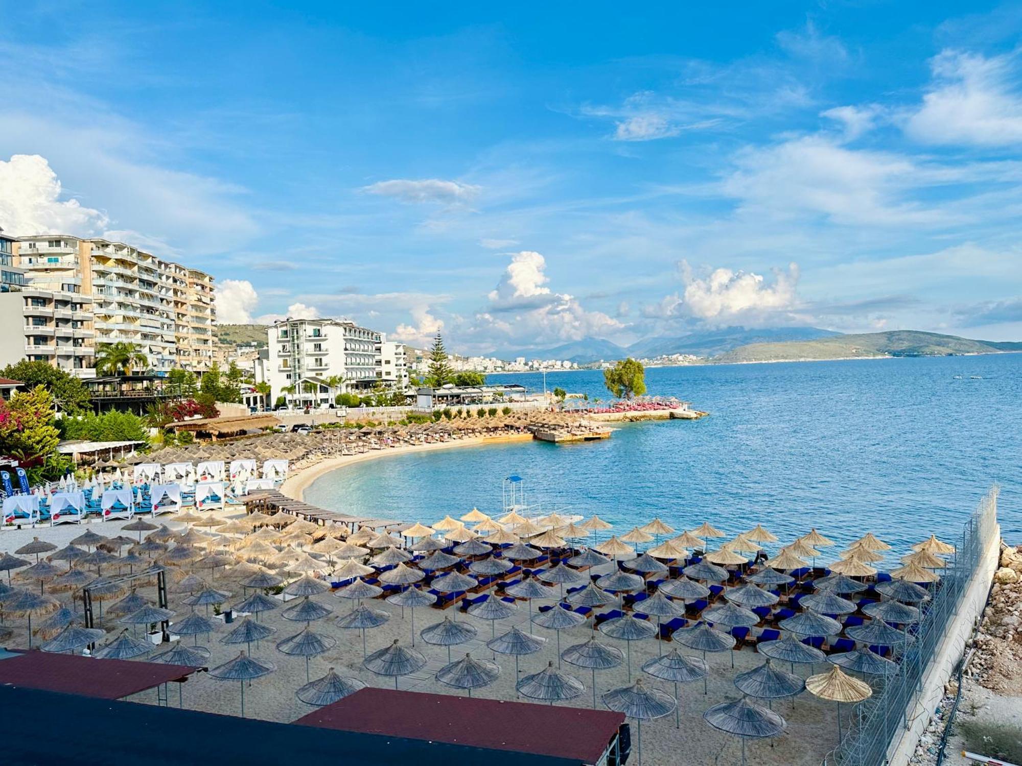 Aqua Apartments Seaview Sarandë Buitenkant foto