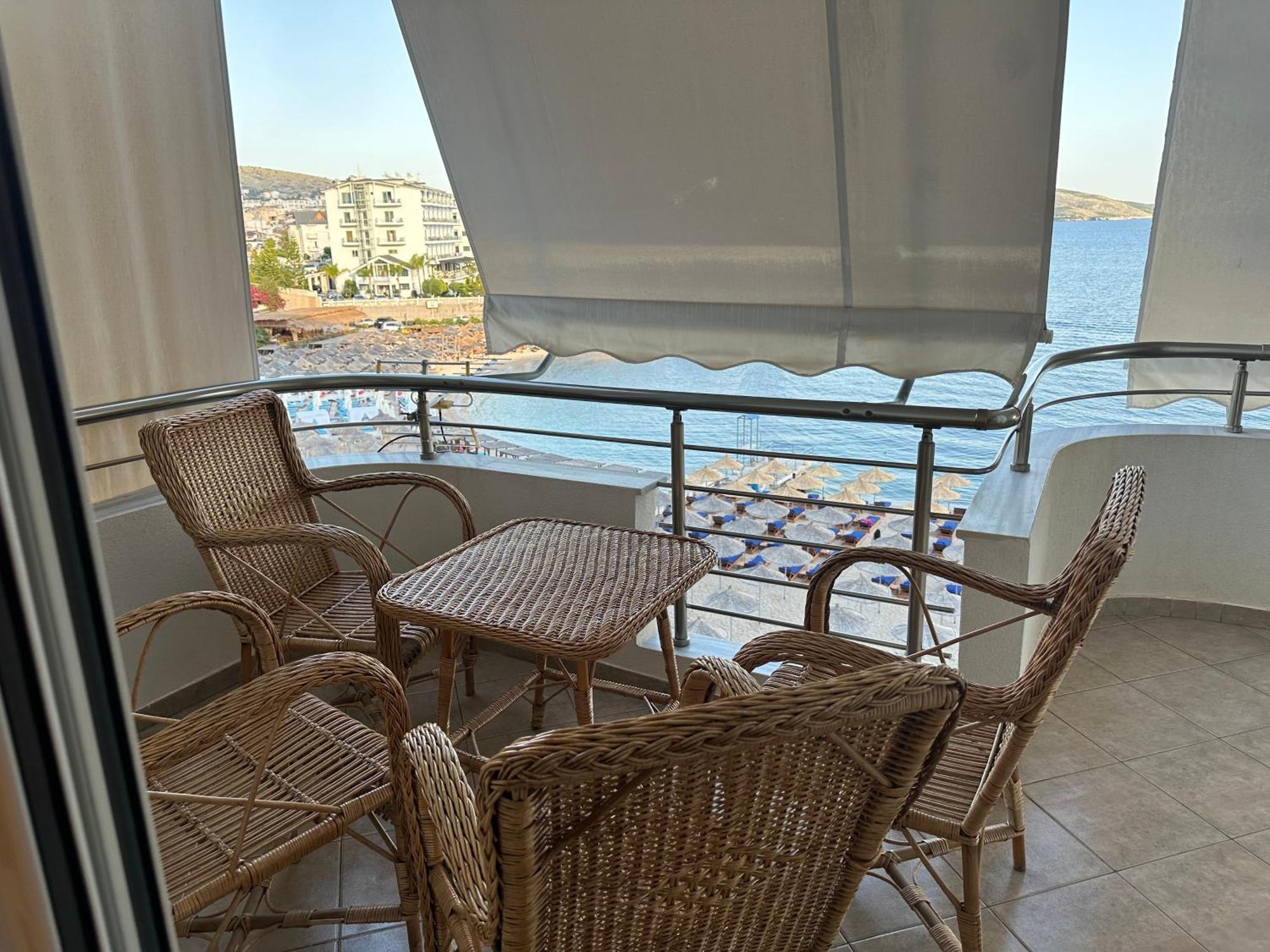 Aqua Apartments Seaview Sarandë Buitenkant foto